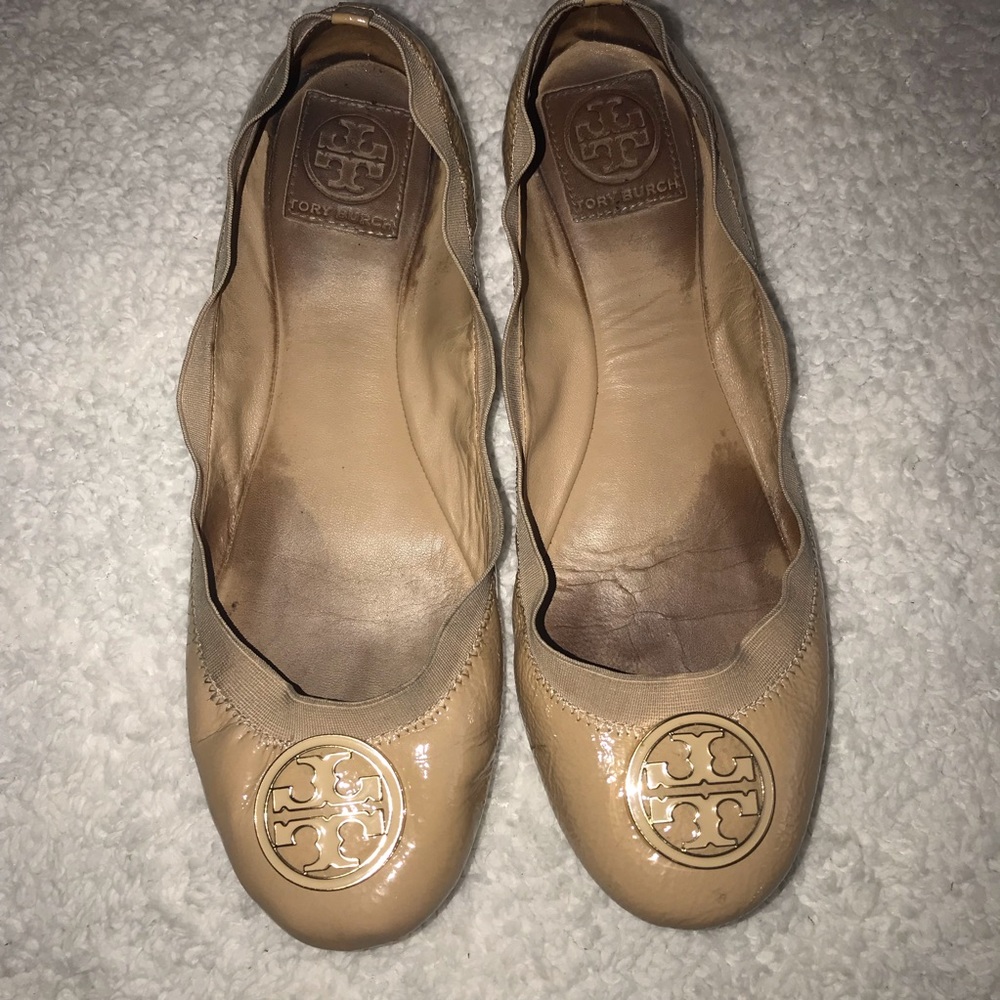 TORY BURCH Caroline Patent Leather Flats In Beige